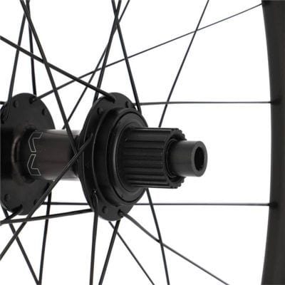 Roue VTT 27.5" Arrière Shimano K7 Jante Noir SH MT601 Centerlock 12V Micro Spline Travers Boost 12X148